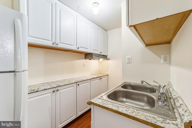 9040 ARMENDOWN DR, Springfield, VA 22152