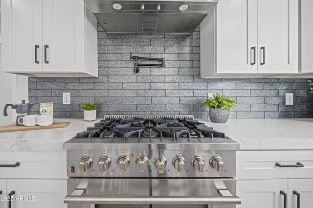 11615 N 30th Street, Phoenix, AZ 85028