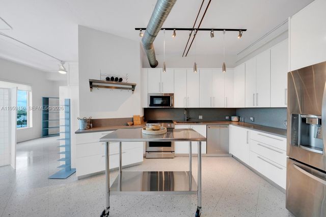 10 SW South River Dr PHI06, Miami, FL 33130