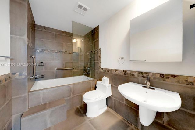 10 SW South River Dr PHI06, Miami, FL 33130