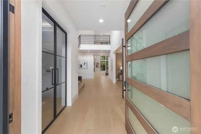 2202 102nd Place SE, Bellevue, WA 98004