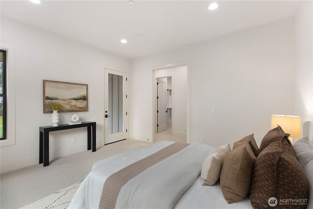 2202 102nd Place SE, Bellevue, WA 98004
