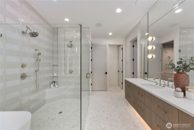 2202 102nd Place SE, Bellevue, WA 98004