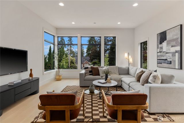 2202 102nd Place SE, Bellevue, WA 98004