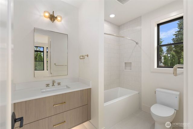 2202 102nd Place SE, Bellevue, WA 98004