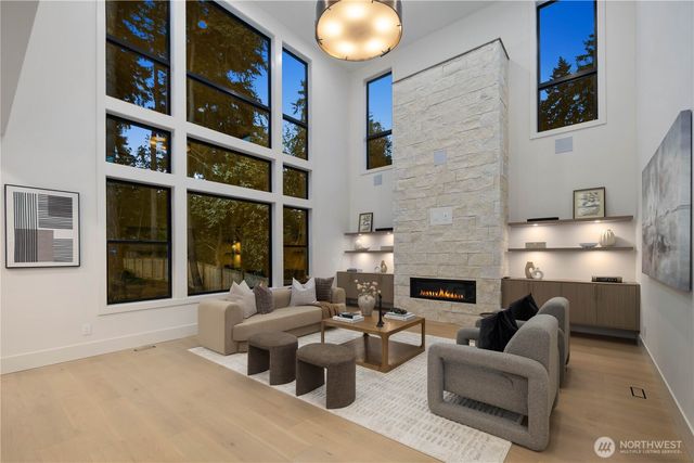 2202 102nd Place SE, Bellevue, WA 98004