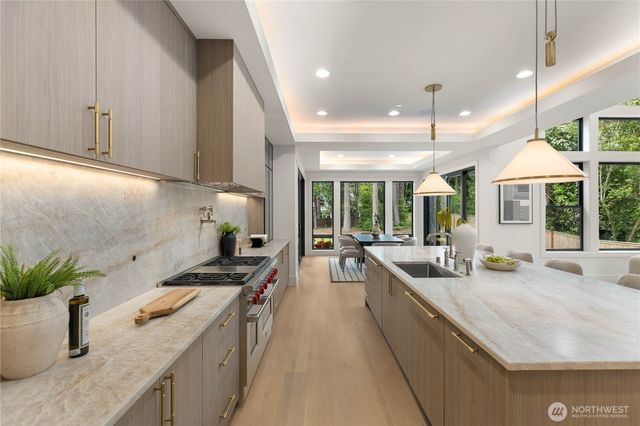 2202 102nd Place SE, Bellevue, WA 98004