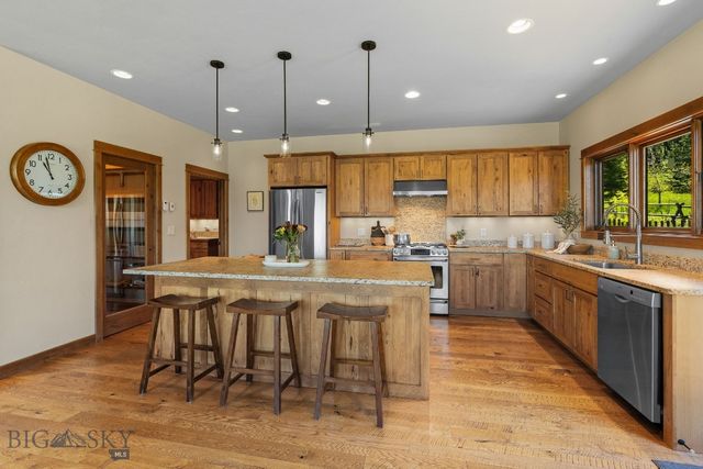 303 S Big Elk Meadow Road, Gallatin Gateway, MT 59730