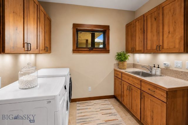 303 S Big Elk Meadow Road, Gallatin Gateway, MT 59730