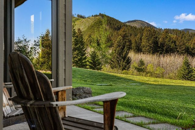 303 S Big Elk Meadow Road, Gallatin Gateway, MT 59730