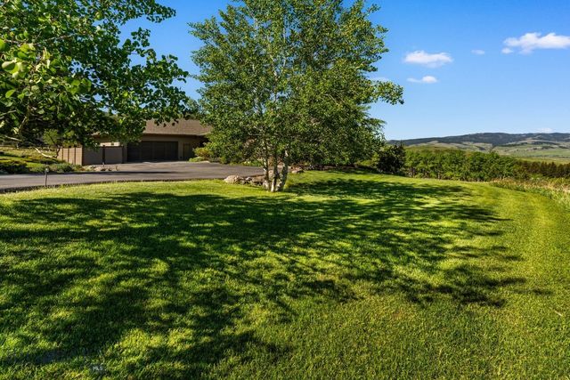 303 S Big Elk Meadow Road, Gallatin Gateway, MT 59730