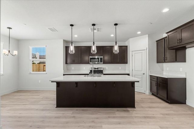 2041 Zane Way, Turlock, CA 95382