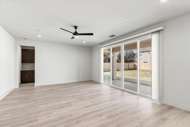 2041 Zane Way, Turlock, CA 95382