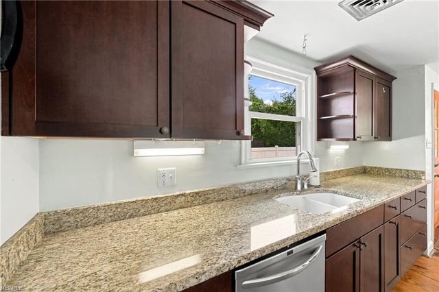 5806 W Norfolk RD, Portsmouth, VA 23703