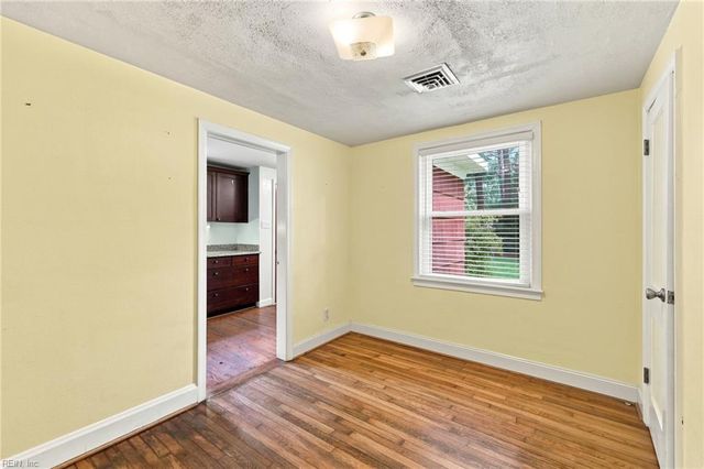 5806 W Norfolk RD, Portsmouth, VA 23703