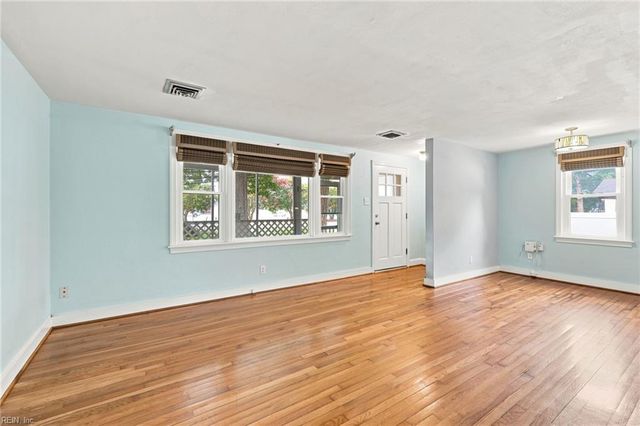 5806 W Norfolk RD, Portsmouth, VA 23703