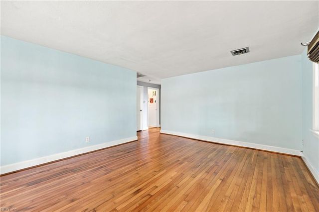 5806 W Norfolk RD, Portsmouth, VA 23703