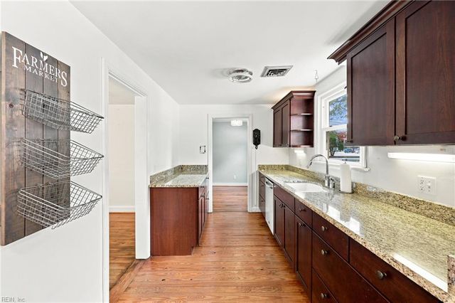 5806 W Norfolk RD, Portsmouth, VA 23703