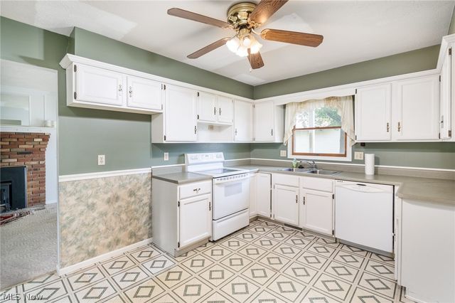 6908 Hidden Valley Drive, Amherst, OH 44001