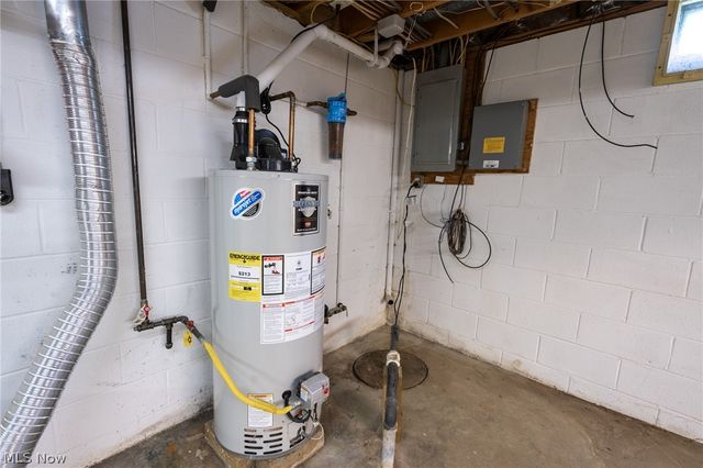 6908 Hidden Valley Drive, Amherst, OH 44001