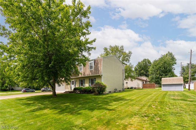 6908 Hidden Valley Drive, Amherst, OH 44001