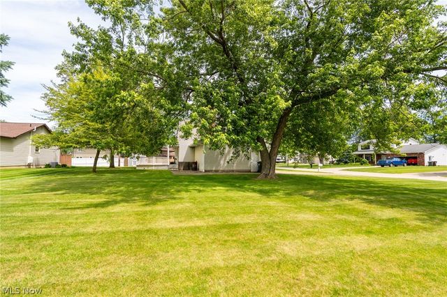 6908 Hidden Valley Drive, Amherst, OH 44001