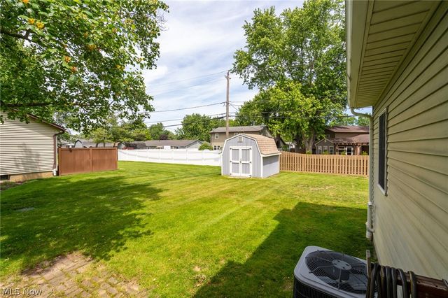 6908 Hidden Valley Drive, Amherst, OH 44001