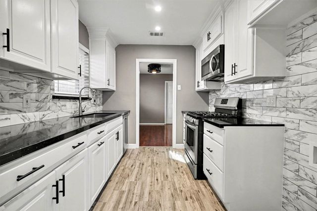 3304 Camellia Avenue, Pasadena, TX 77505