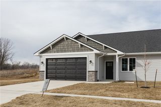 828 Trail Ridge Road, Indianola, IA 50125