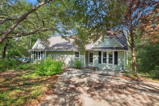 2757 Avenida De Soto, Navarre, FL 32566
