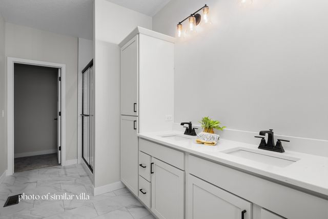 1875 Redbud Circle 103, Eldridge, IA 52748