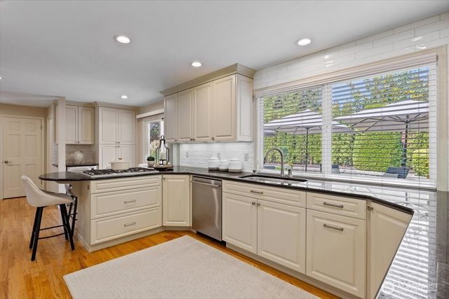 20404 NE 35Th Street, Sammamish, WA 98074
