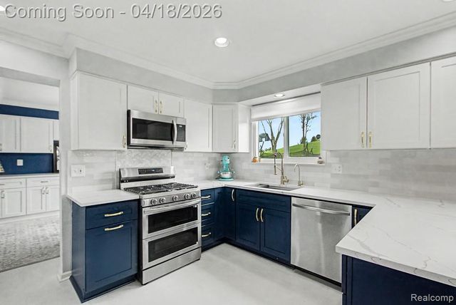 523 Dorchester Way, Milford, MI 48381