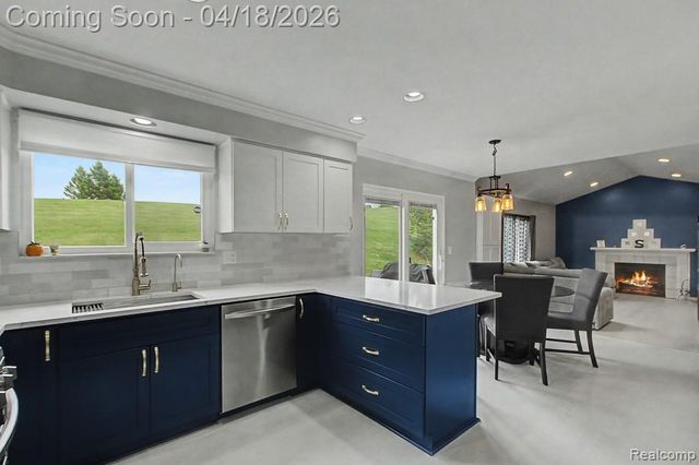 523 Dorchester Way, Milford, MI 48381