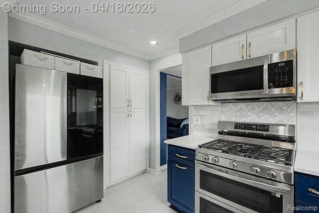 523 Dorchester Way, Milford, MI 48381