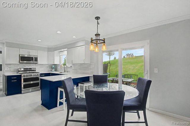 523 Dorchester Way, Milford, MI 48381