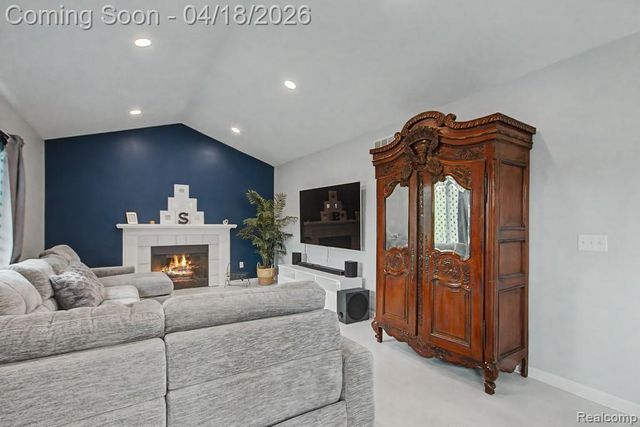 523 Dorchester Way, Milford, MI 48381