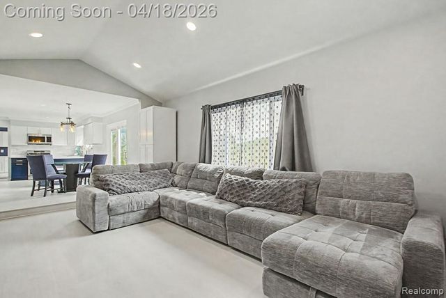 523 Dorchester Way, Milford, MI 48381