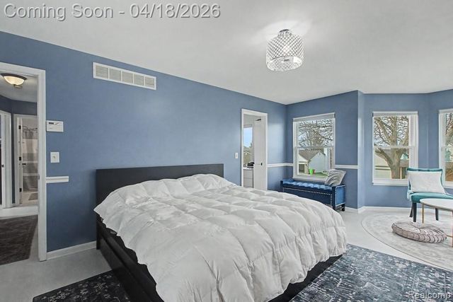 523 Dorchester Way, Milford, MI 48381