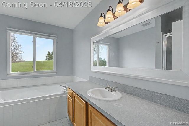 523 Dorchester Way, Milford, MI 48381