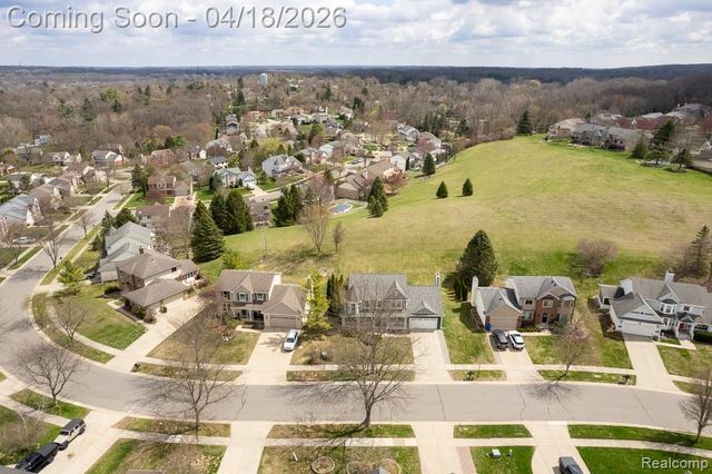 523 Dorchester Way, Milford, MI 48381