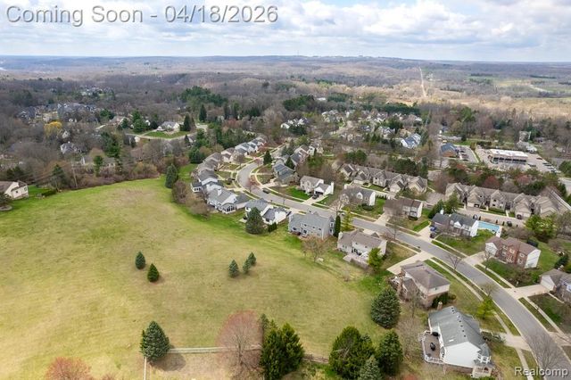 523 Dorchester Way, Milford, MI 48381