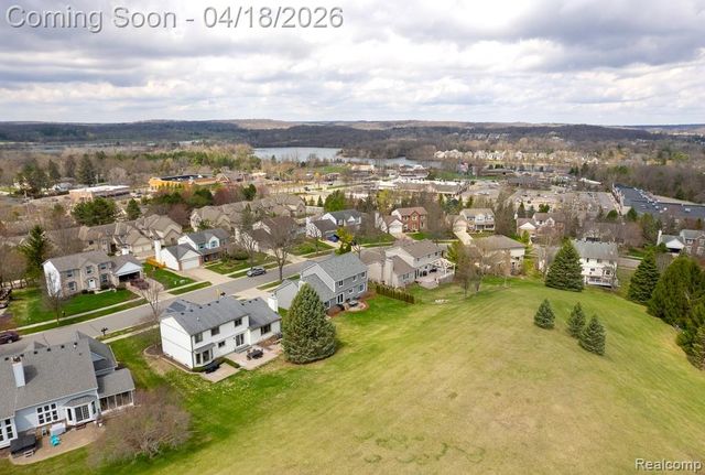 523 Dorchester Way, Milford, MI 48381