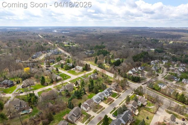 523 Dorchester Way, Milford, MI 48381