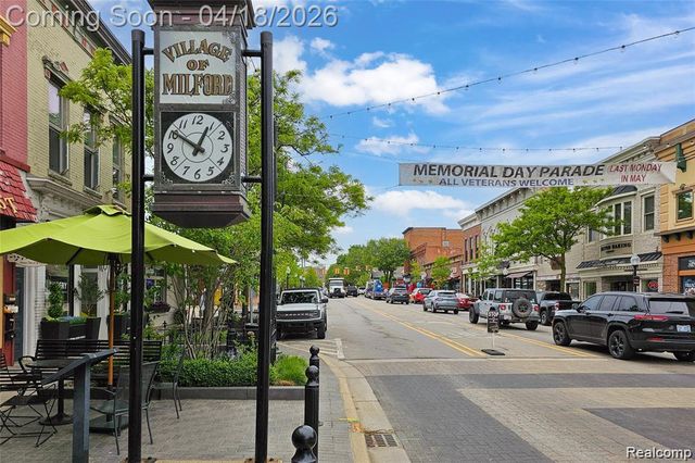 523 Dorchester Way, Milford, MI 48381