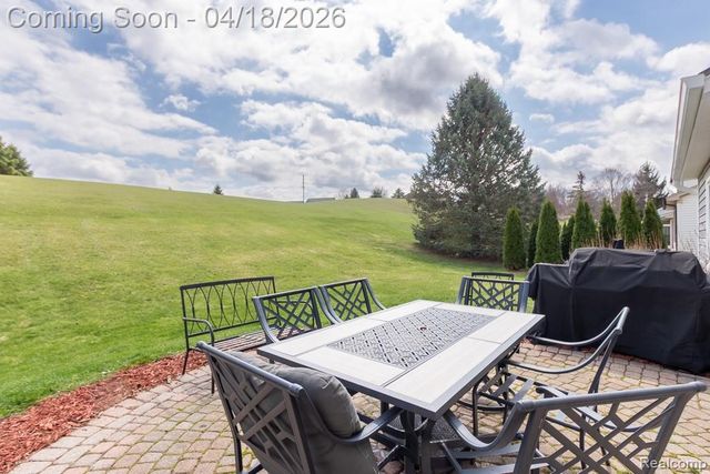 523 Dorchester Way, Milford, MI 48381