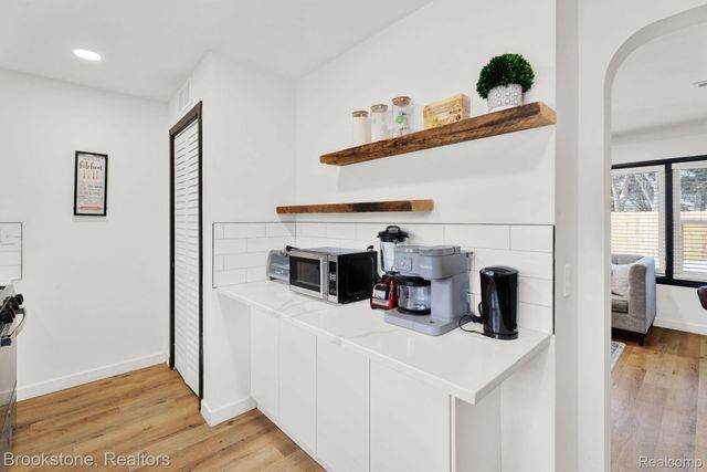 16046 W 13 Mile Road, Beverly Hills Village, MI 48025