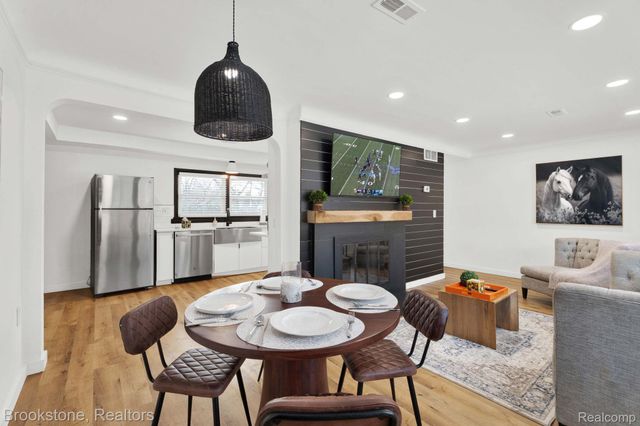 16046 W 13 Mile Road, Beverly Hills Village, MI 48025