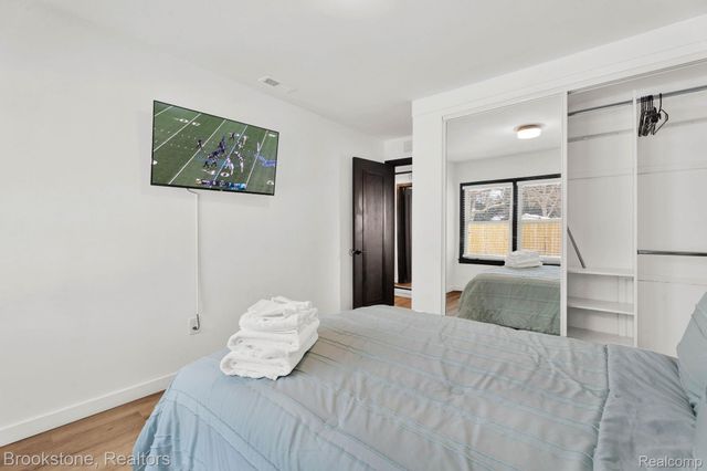 16046 W 13 Mile Road, Beverly Hills Village, MI 48025