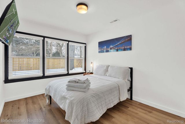 16046 W 13 Mile Road, Beverly Hills Village, MI 48025